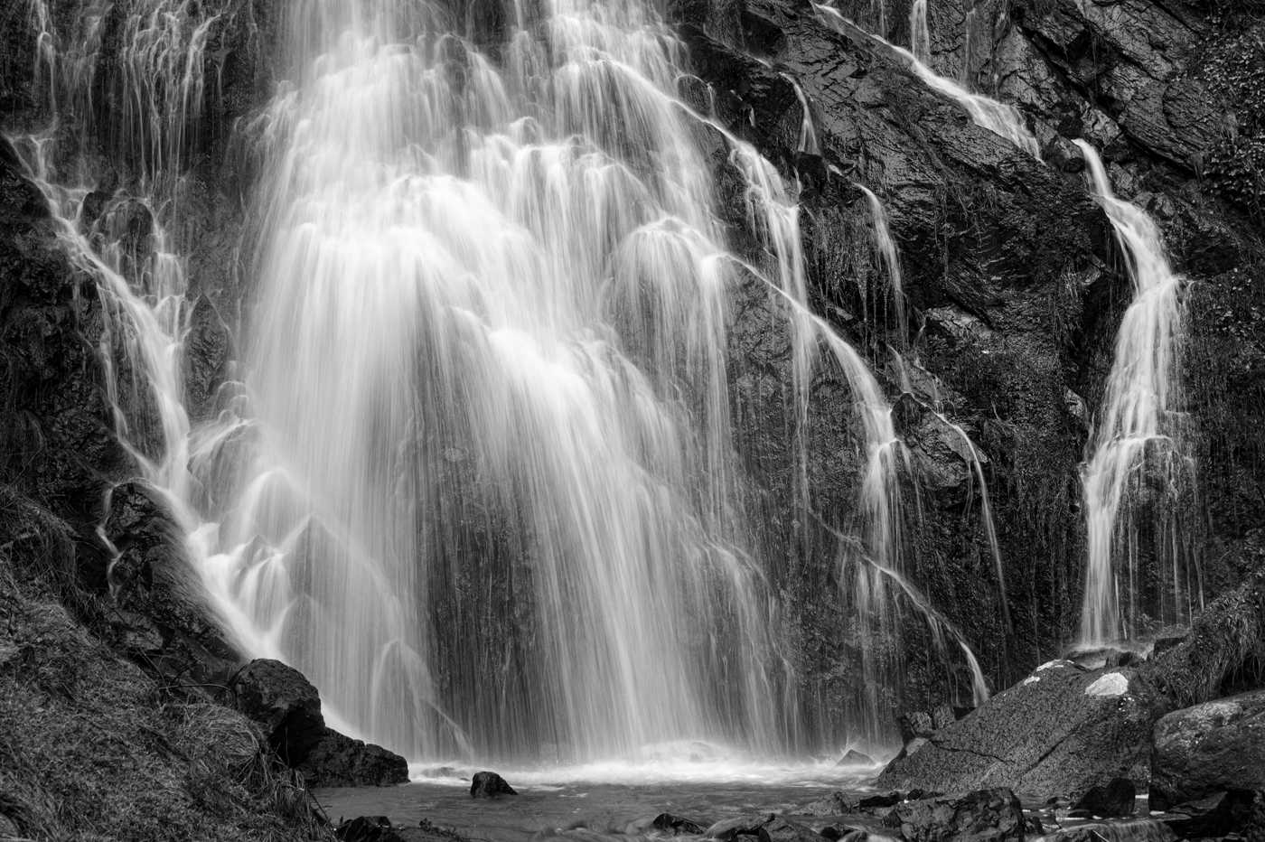 Porth Ysgo Waterfall